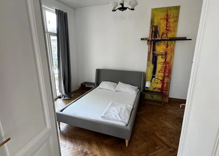 20 Gallery Apartment *